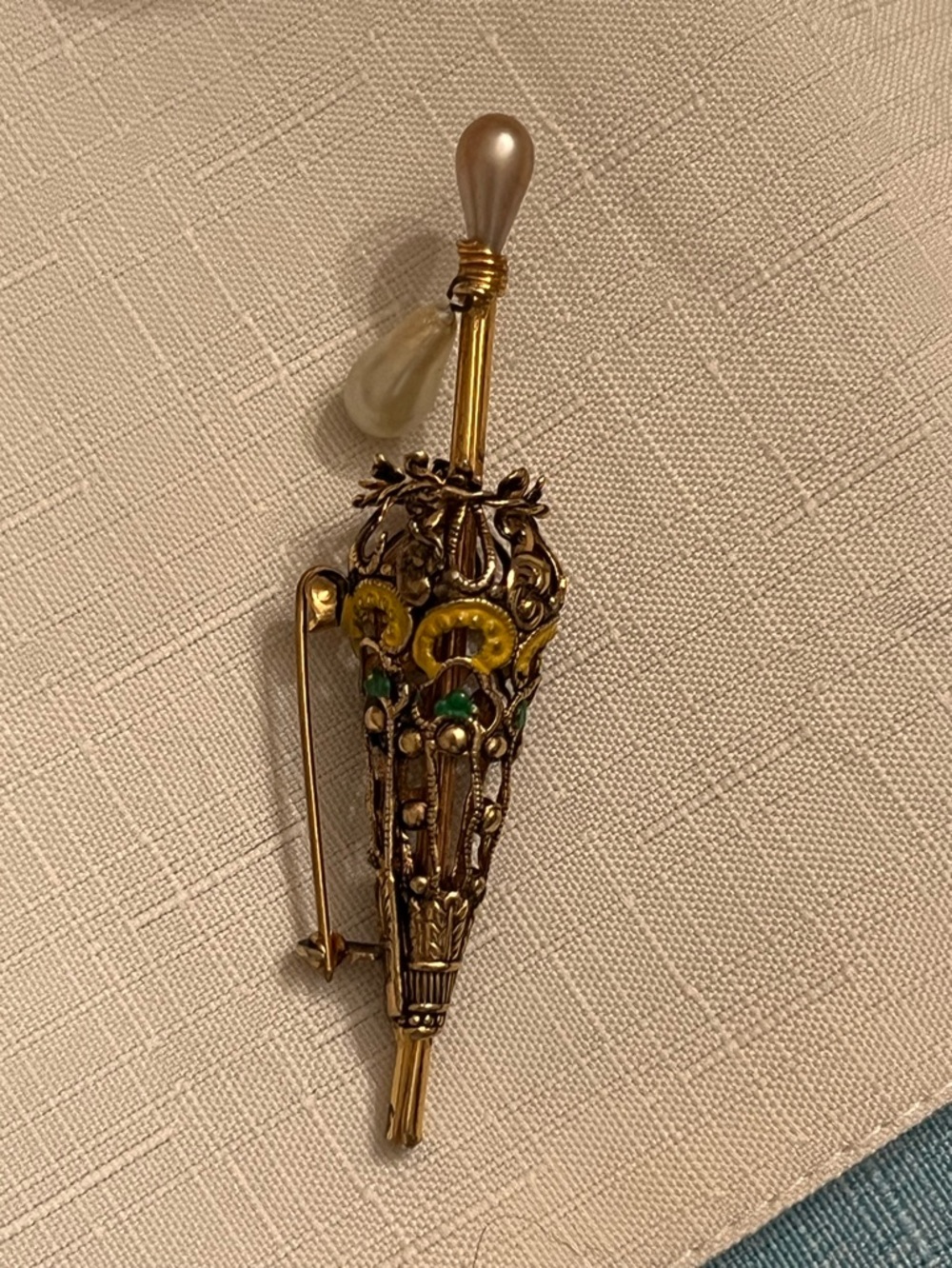 Antique gold tone enamel parasol umbrella pin brooch